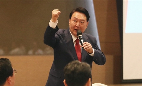 국민의힘 연찬회에서 연설을 하는 윤석열 대통령.