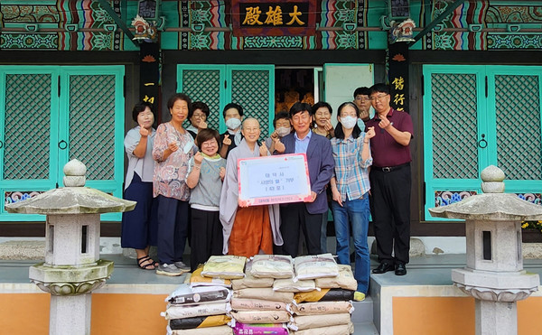 대한불교조계종 대덕사가 지역의 어려운 이웃을 위해 대덕동에 쌀 10kg 43포를 기부했다.