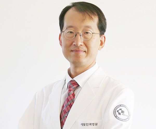 강승범 교수 [사진 = 새빛안과병원]