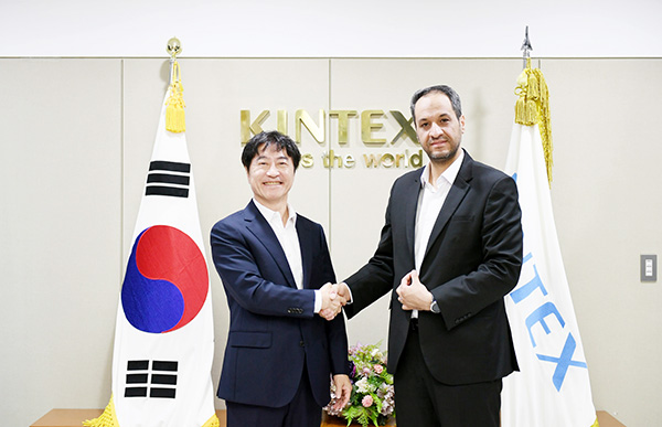 한국전시산업진흥회 이재율 회장(사진 왼쪽)과 이란국제전시공사 알러이 타버타버이 사장 [사진제공= 킨텍스]