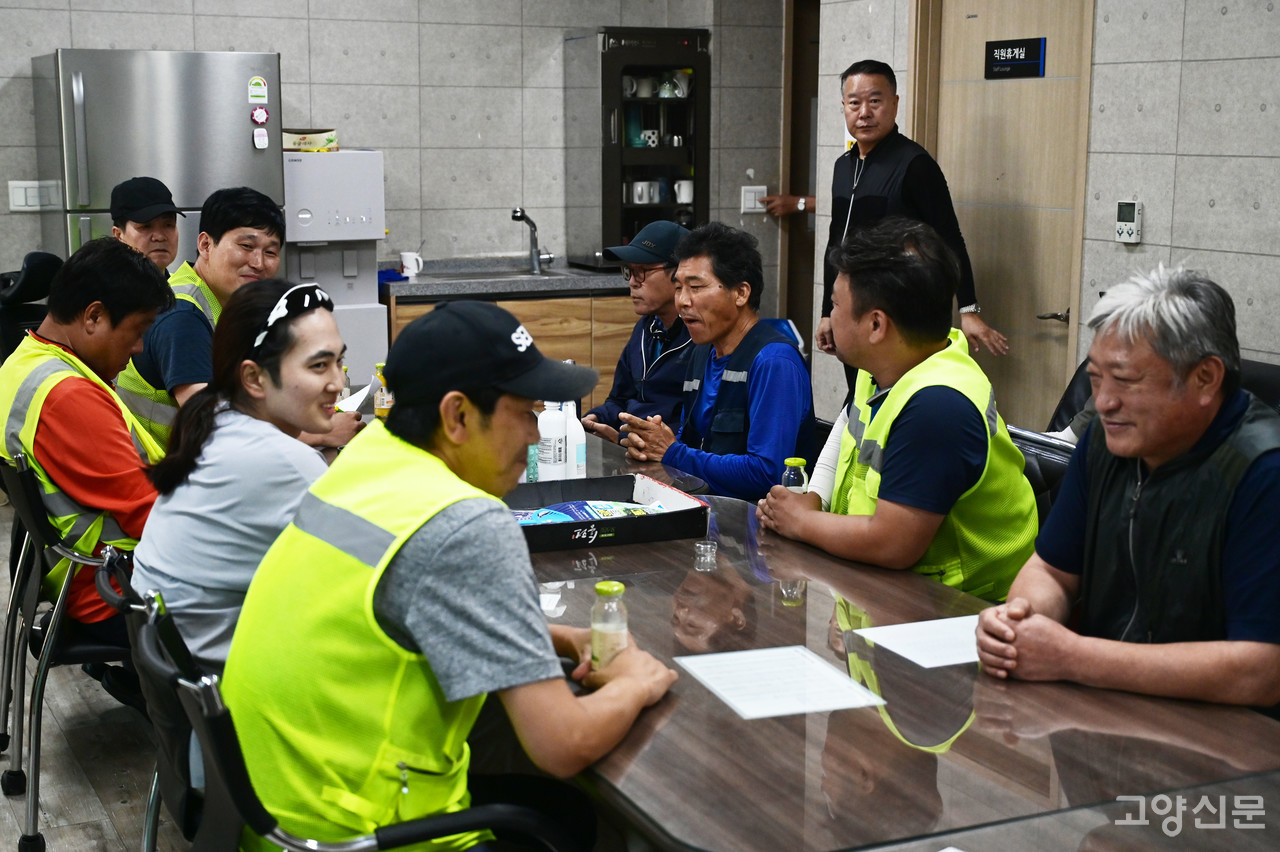 자유로 현장 노동자들은 안전매뉴얼 도입과 작업보호차량 배치를 통해 작업환경이 훨씬 개선됐다고 만족감을 표했다.  