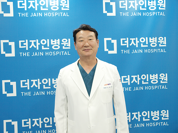 김병헌 더자인병원 병원장은 “연말에 개관할 신관은 고양시에서 가장 최신 시설을 갖춘 병원이 될 것”이라며 “모든 것을 환자 편의에 중점을 두고 의료서비스를 펼치며 늘 쉽게 믿고 찾을 수 있는 지역거점 병원으로 거듭나겠다”고 말했다. [사진 = 더자인병원]