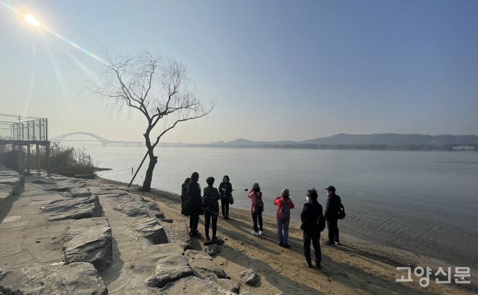 한강의 탁 트인 풍광을 즐길 수 있는 행주산성역사공원. [사진제공=에코코리아]