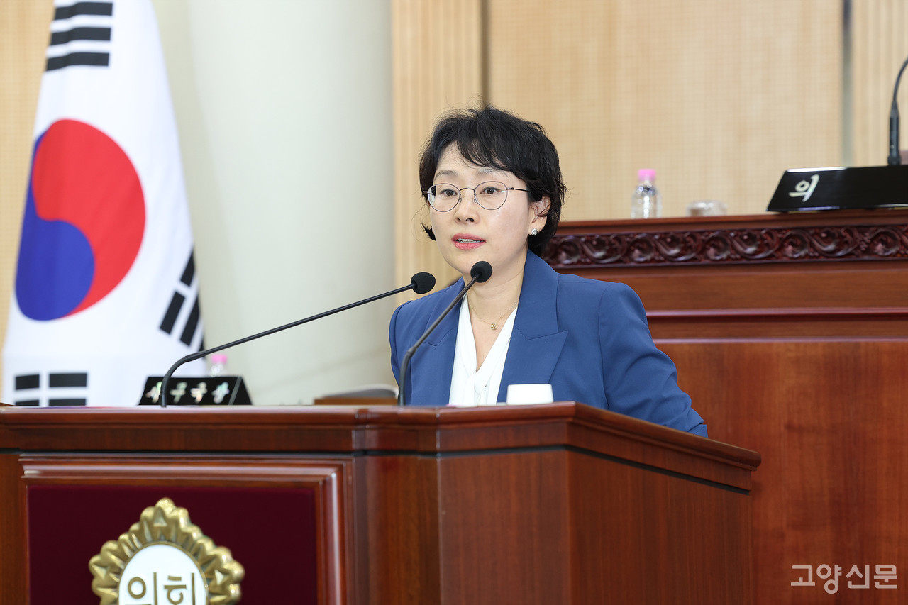 김해련 시의회 건설교통위원장은 일산역 복합커뮤니티사업 공사중단에 대해 "불필요한 세금낭비를 막기 위해 즉각 사업재개가 이뤄져야 한다"고 강조했다.