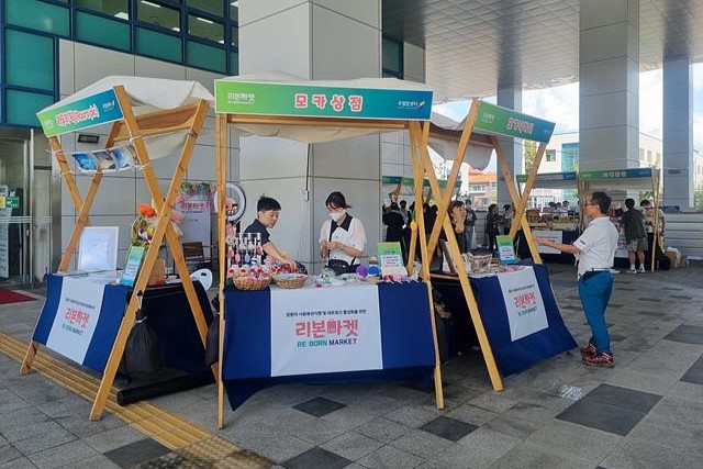 18일부터 오는 20일까지 국립암센터 신관 옆 야외공간에서 암환자 사회복귀 지원과 네트워크 활성화를 위한 '리본 마켓'이 열린다. [사진제공=고양시]