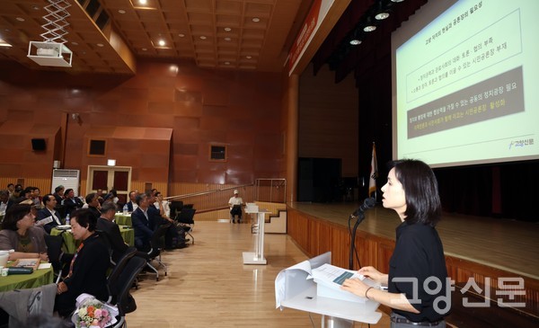 이영아 고양신문 대표는 "이번 100회를 기점으로 고양신문이 고양포럼 운영을 맡아 시민사회 공론장으로서의 역할을 확대해갈 것"이라고 밝혔다. [사진=한진수 기자]