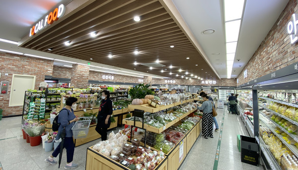 원당농협 로컬푸드직매장. 원당시장과 원당역의 이점이 고스란히 녹아있는 신선매장이다.