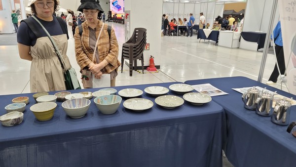 대화노인종합복지관이 경기복지재단 지원으로 ‘어르신 즐김터’ 취미여가 프로그램을 진행하고 있다.