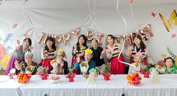 추석을 맞이해 원흥종합사회복지관이 주민과 함께하는 명절 행사를 진행했다.