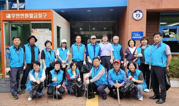 백석2동 주민자치회가 깨끗하고 살기 좋은 마을환경 조성을 위해 ‘클린데이’를 했다.
