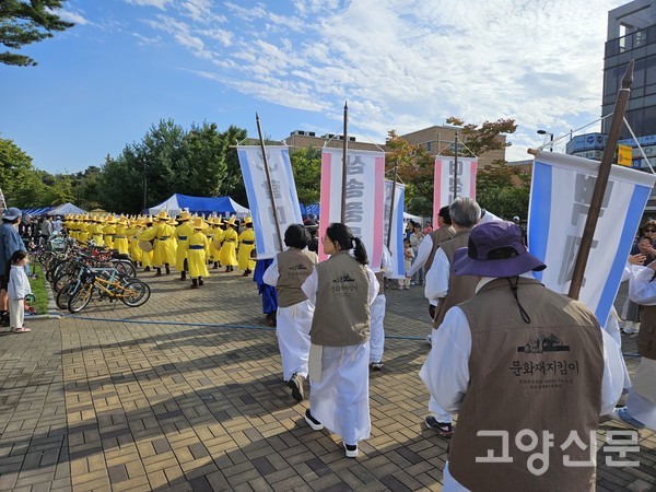 제1회 의병장 밥할머니 축제를 시작하며 펼쳐진 퍼레이드