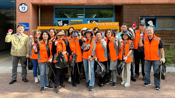 백석2동 통장협의회가 깨끗하고 살기 좋은 마을환경 조성을 위해 ‘가을맞이 클린데이’를 펼쳤다. 