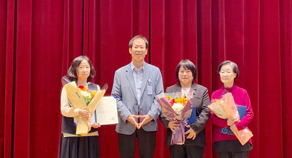 유공자 표창식에서 수상자들이 나란히 자리했다.