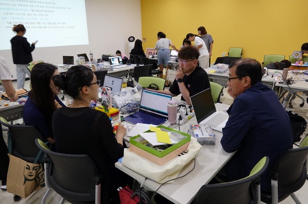 고양어린이박물관은 오는 31일까지 시니어리더 교육생을 모집한다.[사진제공=고양시]