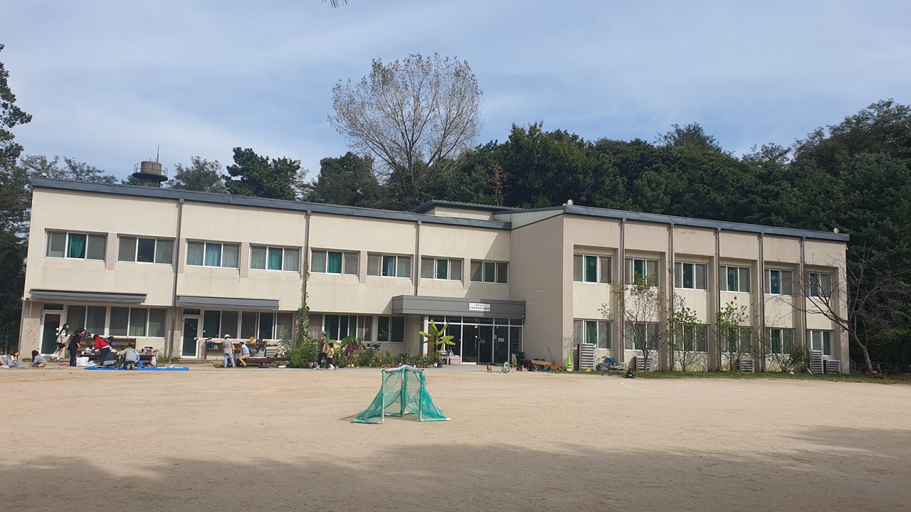 일산동구 지영동에 위치한 고양자유학교 전경.