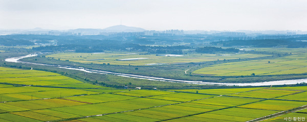 한국내셔널트러스트 '이곳만은 지키자!' 시민공모전 대상을 수상한 공릉천 하구와 좌·우농경지 풍경. [사진=황헌만]