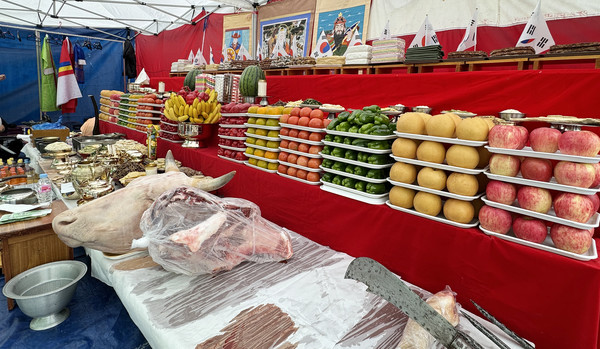 위령굿에 차려진 굿상