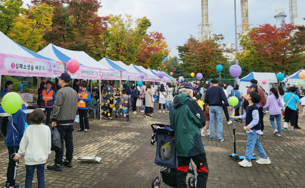백석1동 주민자치회가 백석공원 광장에서 ‘2023 흰돌문화축제·주민총회’를 개최했다.