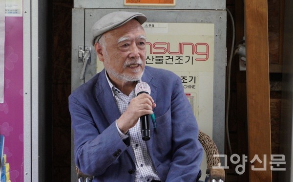 흥도동 자유농장 초청으로 고양의 독자들과 만난 현기영 소설가.