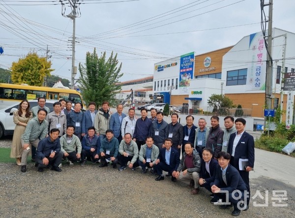 대둔산 산행(이날 오후에 원당역점 로컬매장으로 전국 신입조합장들이 견학을 왔다)