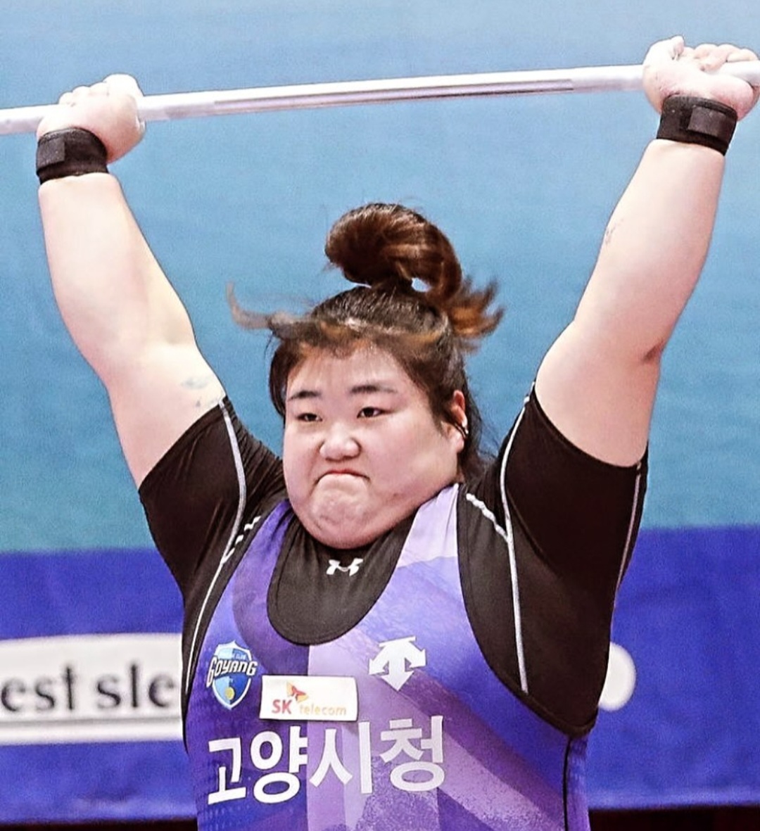 역도팀 박혜정 선수는 여자일반부 87kg 이상급에서 인상 124kg, 용상 170kg을 들며 한국 신기록을 세웠다. [사진제공=고양시]