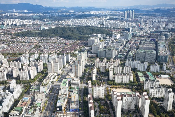 경기도가 올해 10개 단지에서 컨설팅을 진행한다. 사진은 하늘에서 본 고양시 전경.[사진제공=고양시]