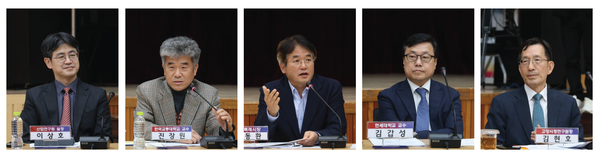 (사진 왼쪽에서부터) 이상호 산업연구원 실장, 진장원 한국교통대 교수, 이동환 고양특례시장, 김갑성 연세대 도시공학과 교수, 김현호 고양시정연구원장.