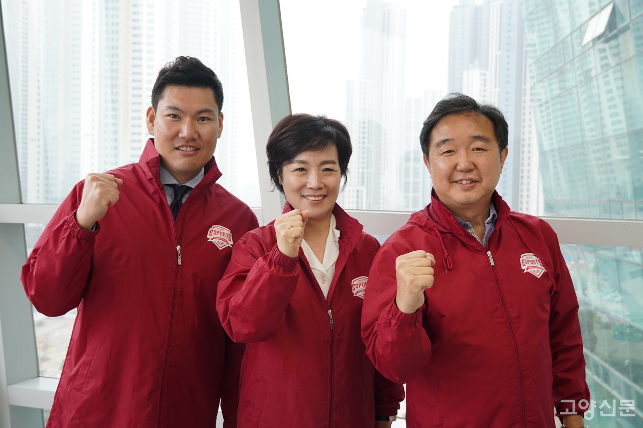 (사진 왼쪽부터) 박현수 사무총장, 박재이 협회장, 이정원 부회장.