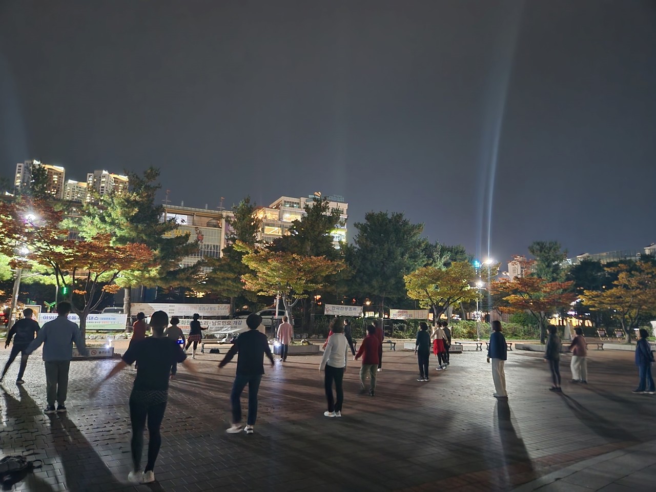 일산서구보건소에서 운영한 야간공원운동 프로그램. [사진제공=일산서구보건소]