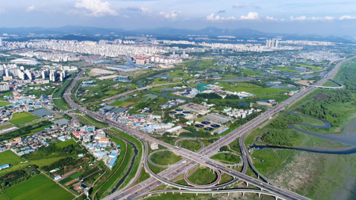 수도권정비계획법에 의해  규제 강도가 가장 심한 과밀억제권역에 묶여있는 고양시.  [사진제공 = 고양시]