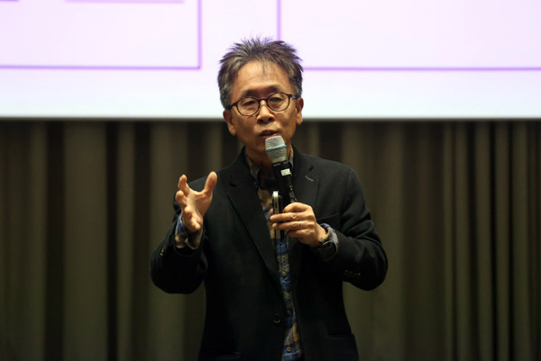 고양경제포럼(회장 이상헌) 11월 정례모임에서 서은국 교수가 ‘행복, 새로운 눈으로’라는 제목으로 강연했다.