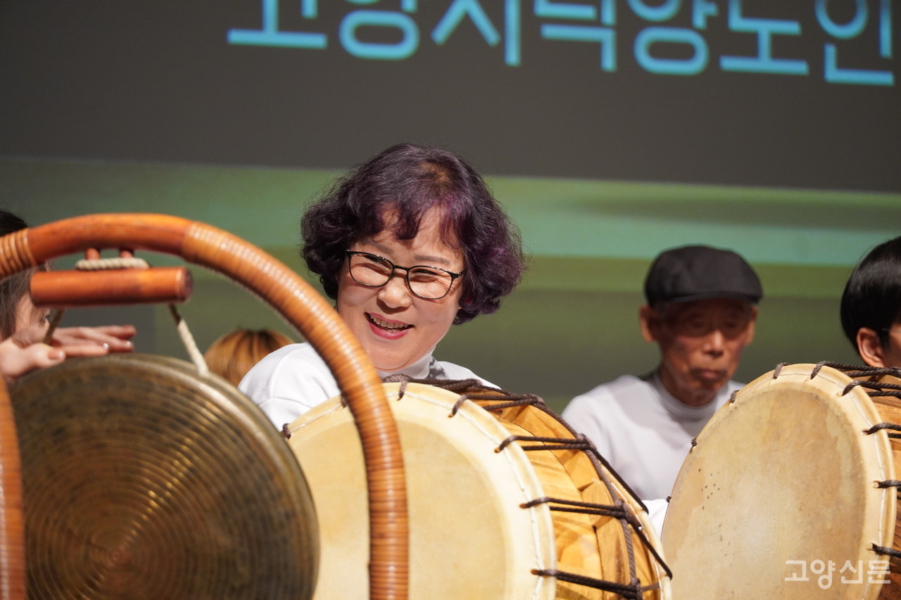 '덩실덩실 덕양 풍물단'의 풍물 공연. 