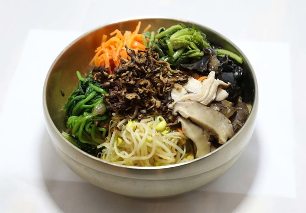 고양의 농산물인 일산열무가 들어간 비빔밥.