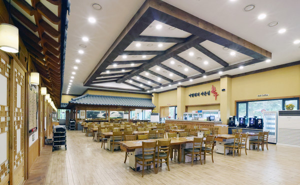 임가네 한우마을 풍동점 내부 전경. 넓은 홀과 각각의 방은 모임하기에 딱 알맞다.