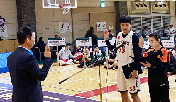 선서를 하는 대회 대표 선수들.