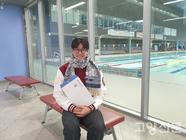 박보람 선수가 대화동 고양체육관 내 수영장에서 토요일에도 연습을 마치고 나왔다