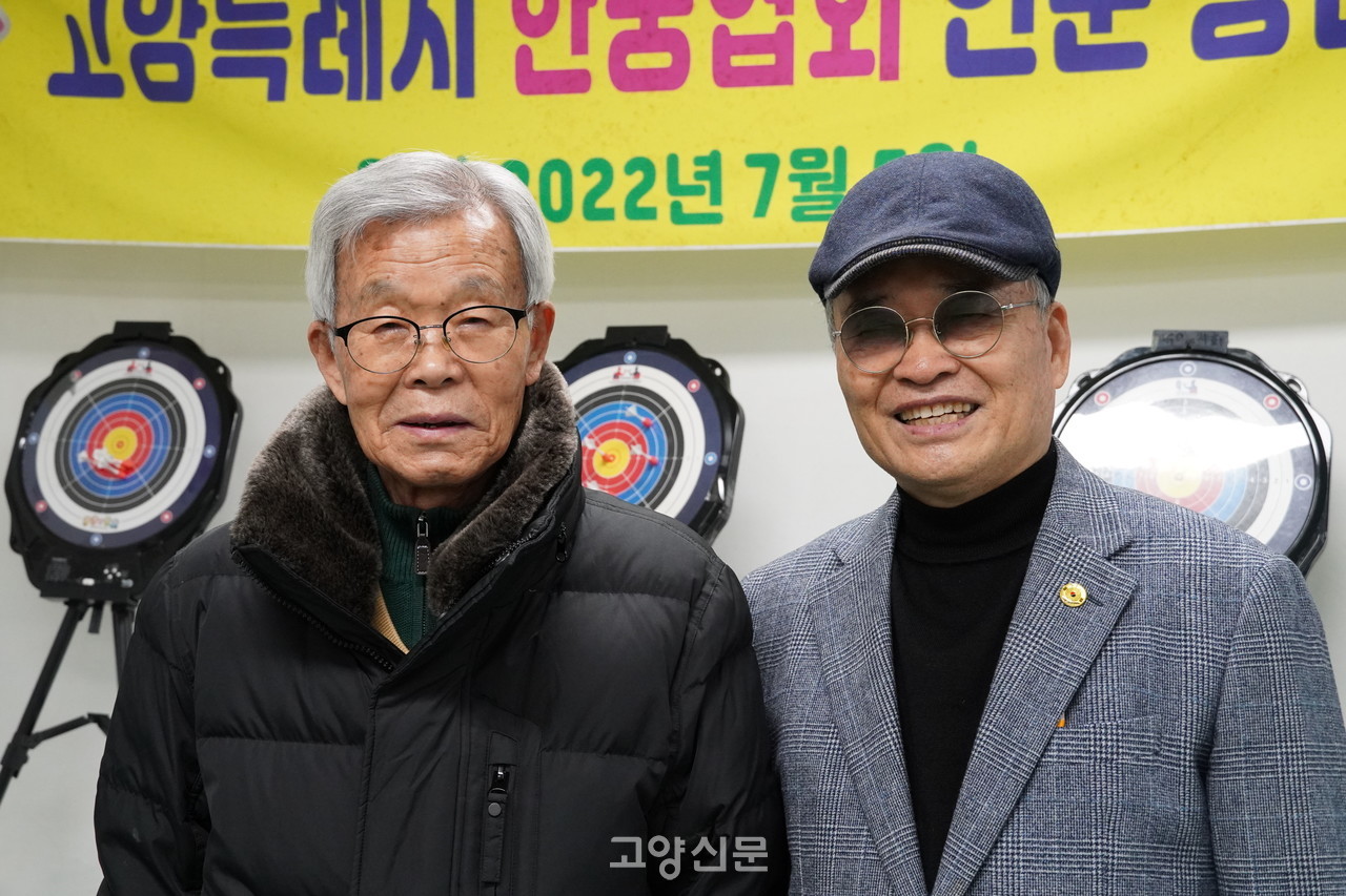 (사진 왼쪽부터) 우상용 협회장, 이재만 사무장.