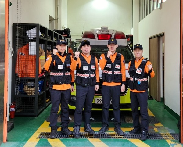(왼쪽부터) 유성민 소방장, 문성환 소방사, 김인태 대체인력, 장환석 소방교 [사진제공=일산소방서]