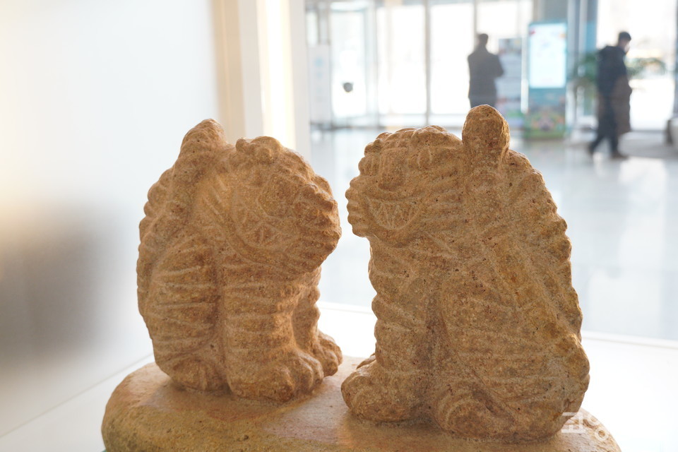 오채현 조각가의 작품 '웃는 호랑이'.