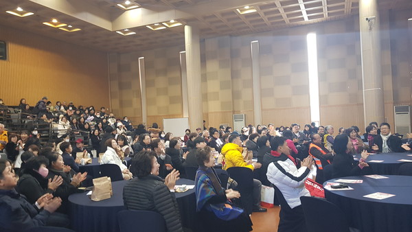   자원봉사자의 날 대축제에 참여한 자원봉사자들.