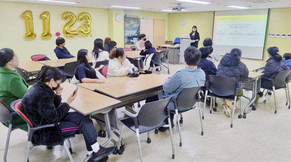 평가회를 하는 참여자들