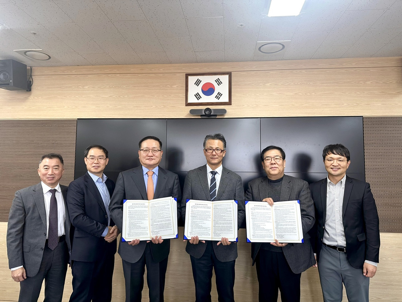 한국항공대 비행교육원은 지난 21일 국토부 울진비행교육훈련원 훈련사업자 협약을 맺었다. [사진제공=한국항공대학교]