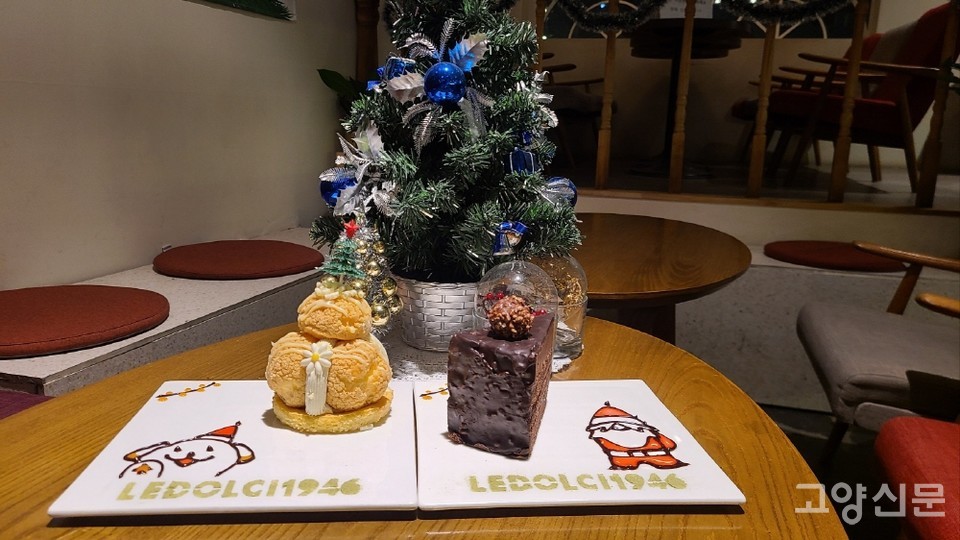 프랑스 전통 디저트인 생토노레와 초콜릿이 가득한 달콤한 초콜릿 퐁당 케이크. 예쁜 그림이 그려진 '르돌치 1946'의 케이크 플레이팅은 사진으로 꼭 남겨두어야 하겠다. 