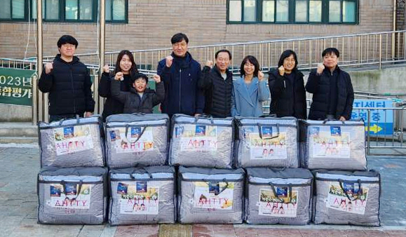 다움교회가 지역의 어려운 이웃을 위해 이불 20채를 행신2동에 전달했다.