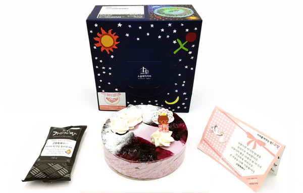 고양시가 ‘탄생축하 쌀케이크 지원사업’으로 출산가정에 전달하는 케이크와 그외 물품들.