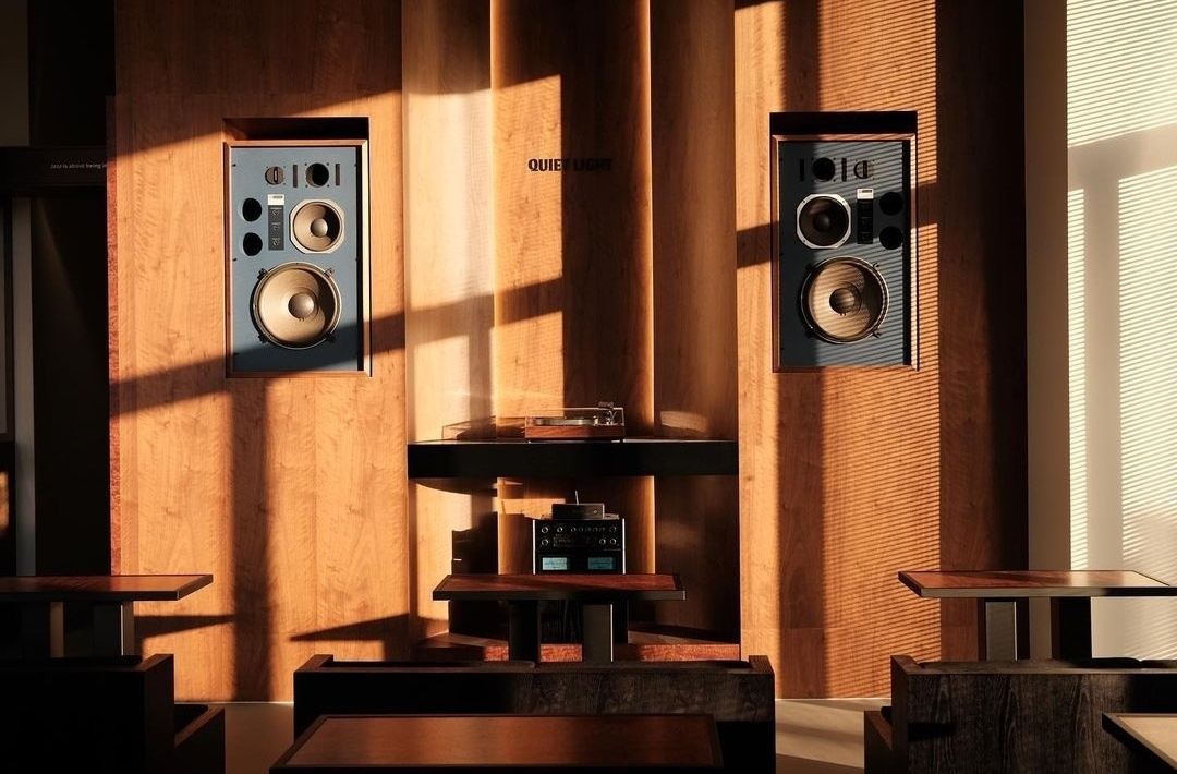 빌 에반스 음반에 수록된 곡명을 딴 콰이어트라이트, 조용한 빛.