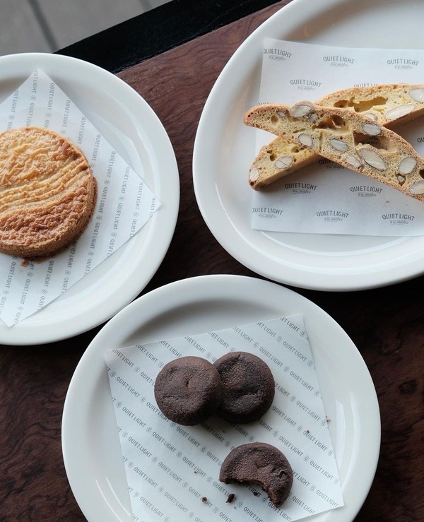 프랑스 수제 쿠키를 스페셜 티와 함께 맛볼 수 있다.