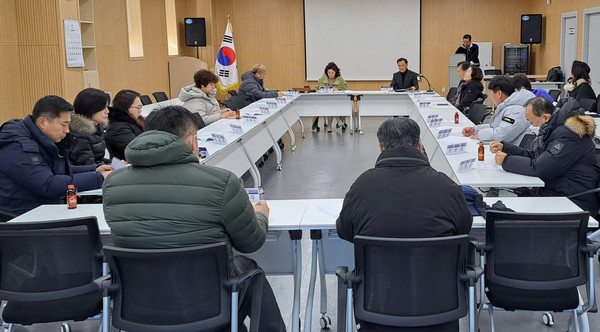 흥도동 주민자치회가 주민자치센터에서 2024년 1월 임시회의를 개최했다.