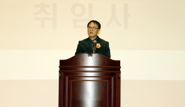 설용환 신임 지부장이 취임사를 전하고 있다.