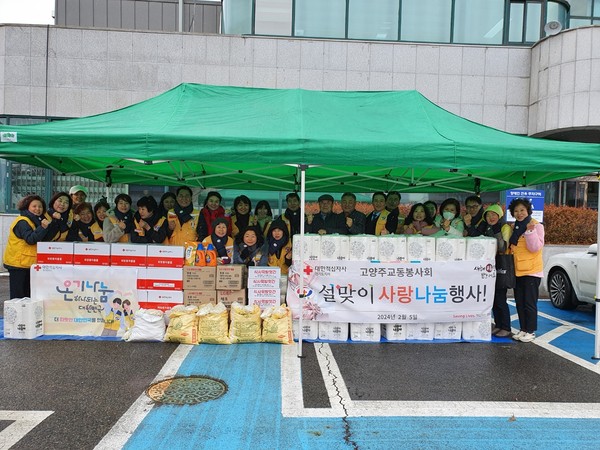   나눔행사 참가자들이 자리에 함께 했다.